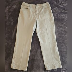 Gloria Vanderbilt Womens Amanda 10 Missy Short Eggshell Off-white Color